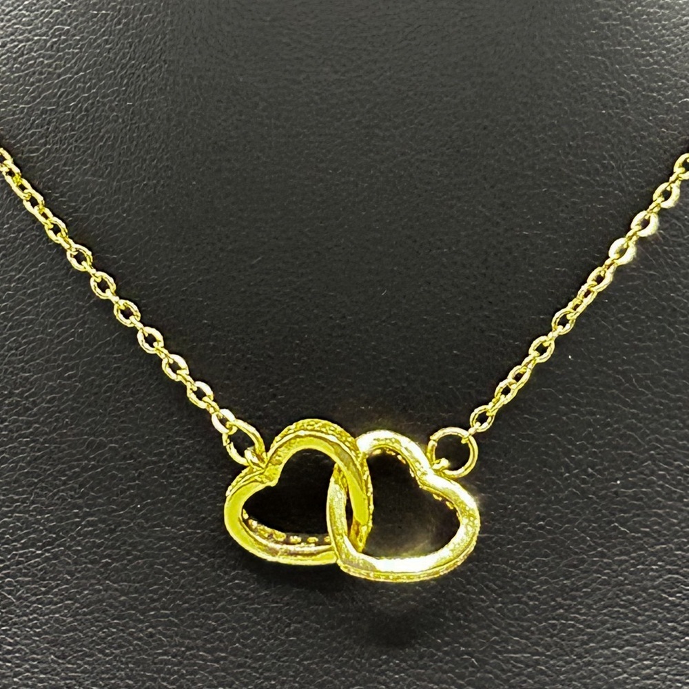 NWOT Cute intertwined hearts necklace, stainless steel 18 K gold plated